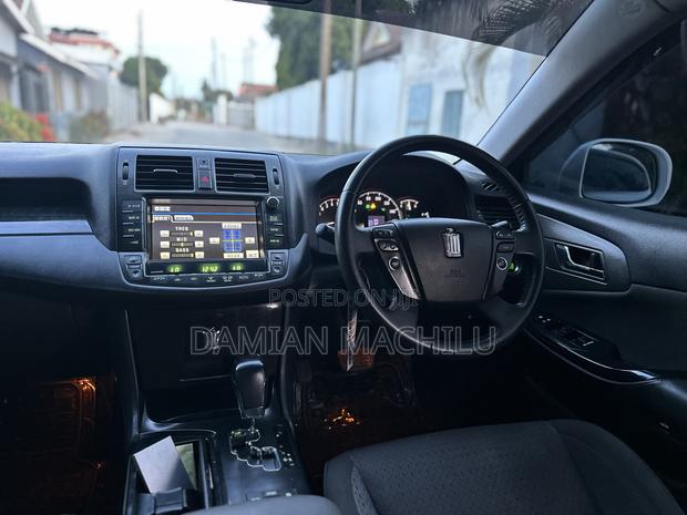 Toyota Crown Majesta 2010 White