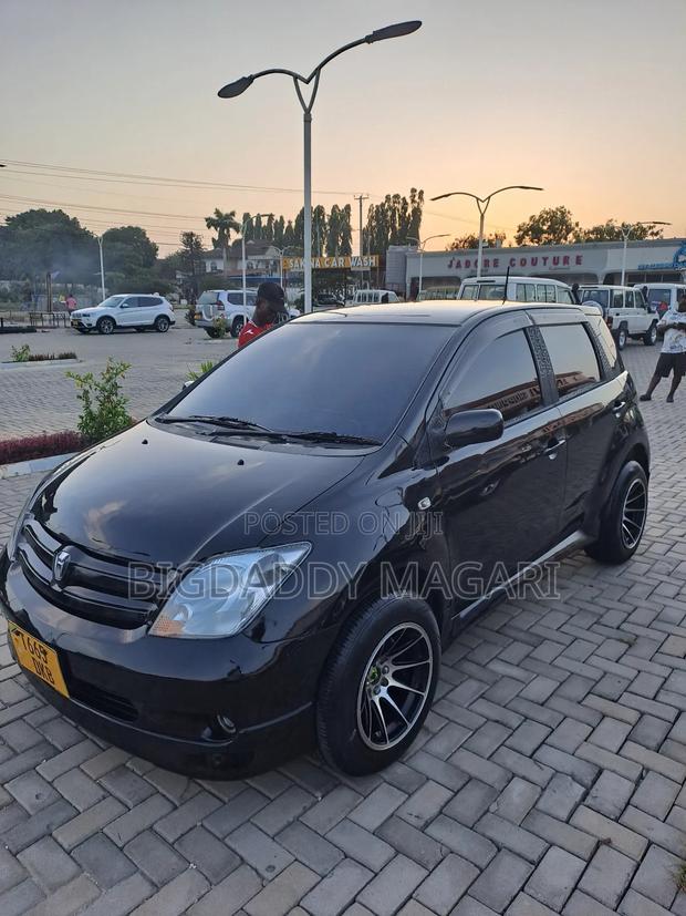 Toyota IST 2004 Black