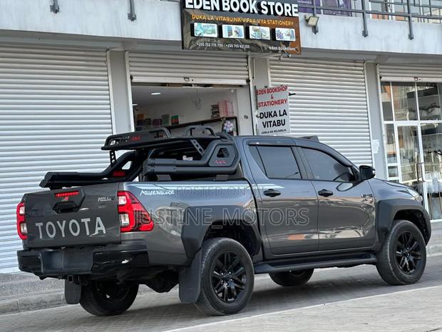 Toyota Hilux 2017 Gray