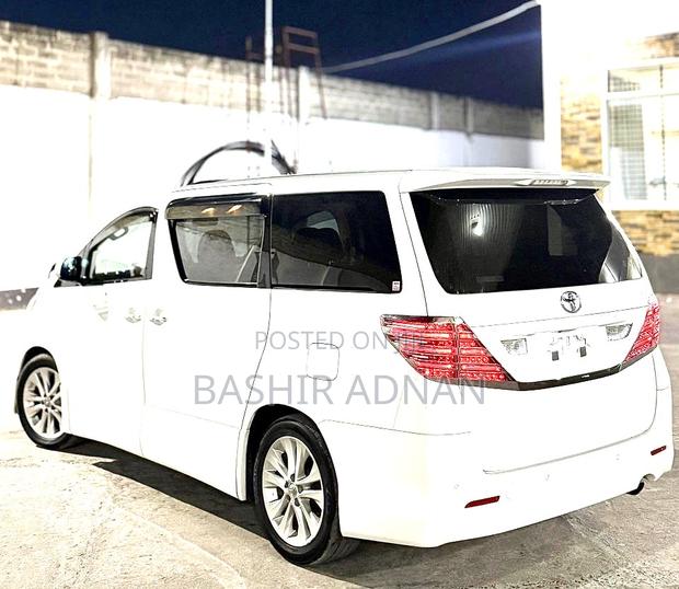 Toyota Vellfire 2010 White