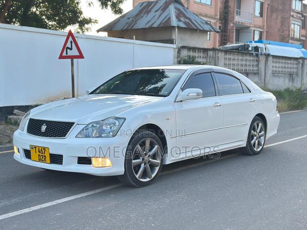 Toyota Crown 2006 White