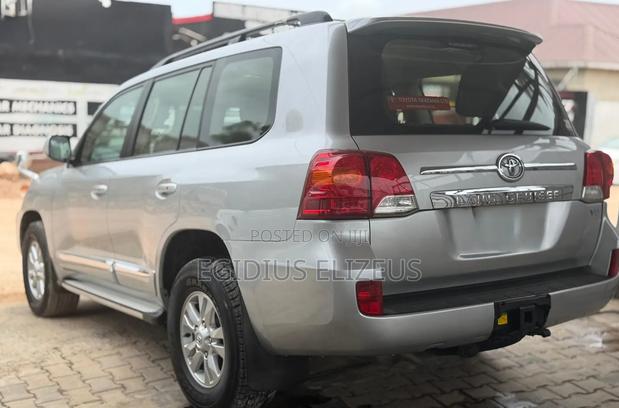 Toyota Land Cruiser 2010 Silver