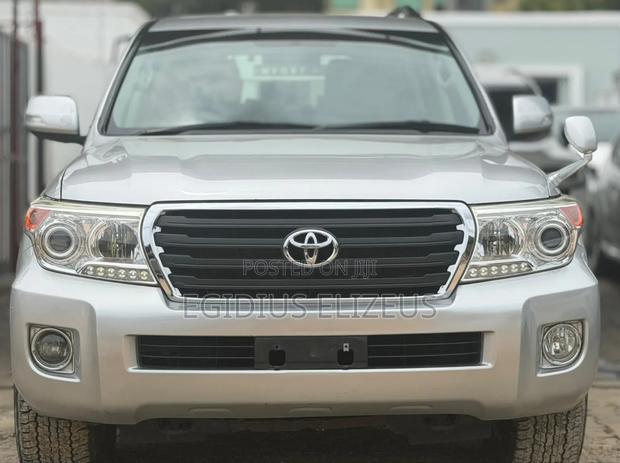 Toyota Land Cruiser 2010 Silver