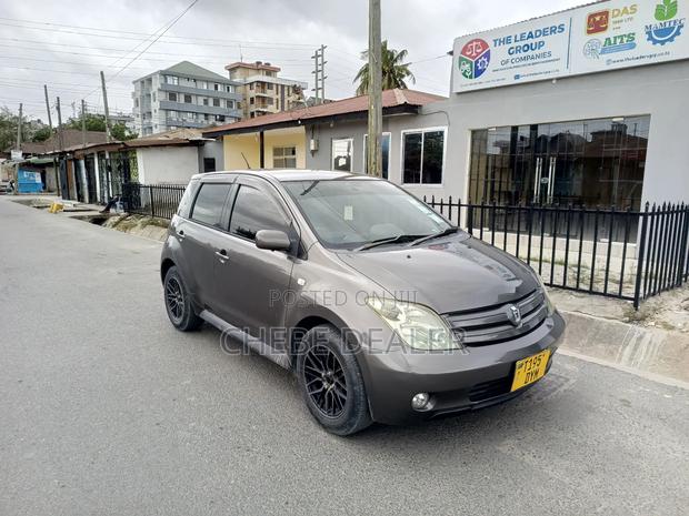 Toyota IST 2004 Gray