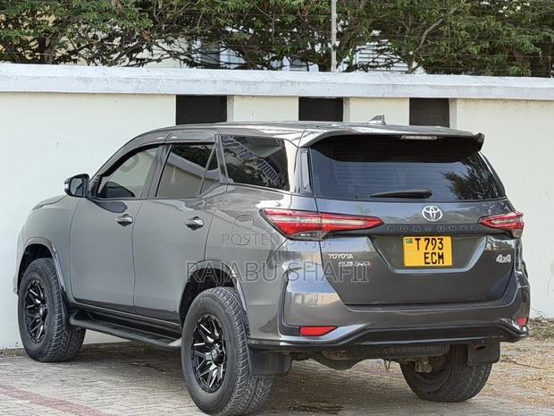 Toyota Fortuner 2.8 D AWD 2018 Gray