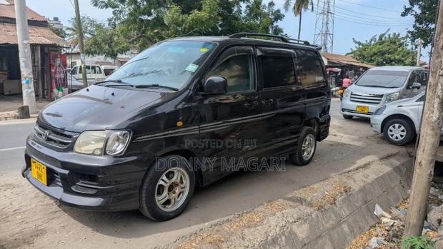 Toyota Noah 2003 Black