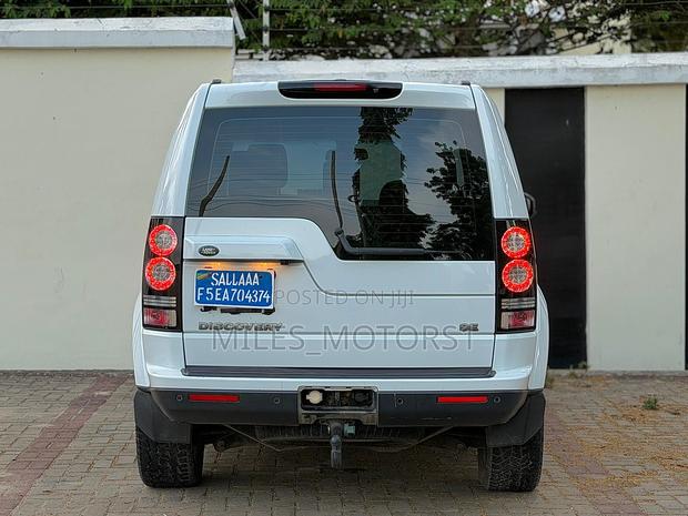 Land Rover Discovery 2014 White