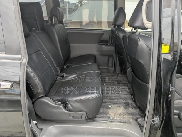 Toyota Noah 2.0 158hp AWD (8 Seater) 2008 Black