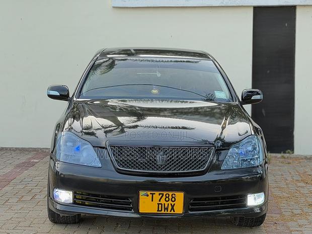 Toyota Crown 2004 Black