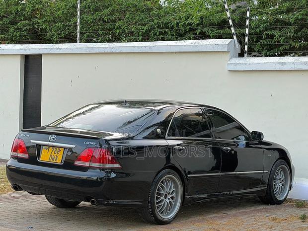 Toyota Crown 2004 Black