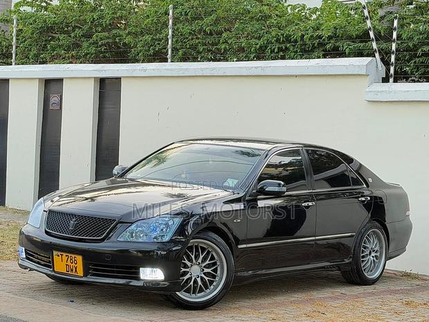 Toyota Crown 2004 Black