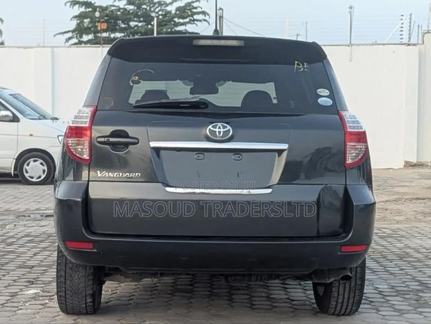 Toyota Vanguard 2008 Gray