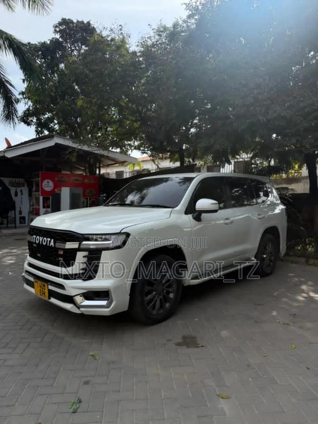 Toyota Land Cruiser 2016 White