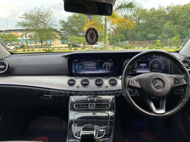 Mercedes-Benz E200 2017 Silver