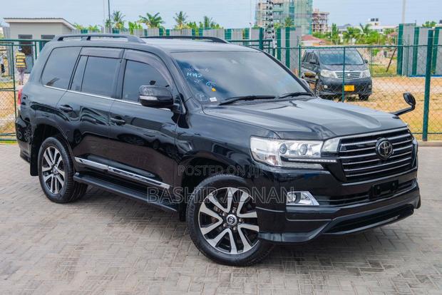 Toyota Land Cruiser 4.6 V8 AX 2016 Black