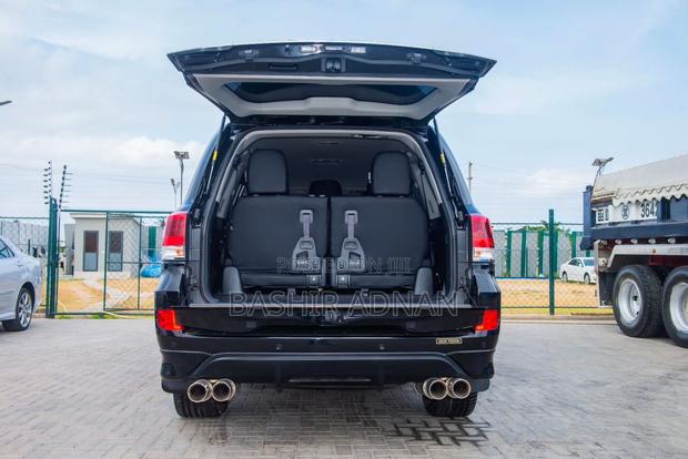 Toyota Land Cruiser 4.6 V8 AX 2016 Black