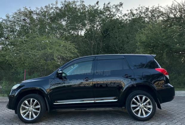 Toyota Vanguard 2012 Black