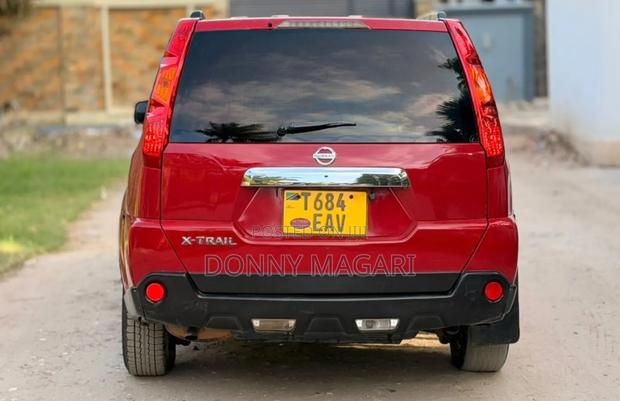 Nissan X-Trail 2.0 Petrol XE 2010 Red