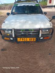 Nissan Pick-Up 2001 White for sale