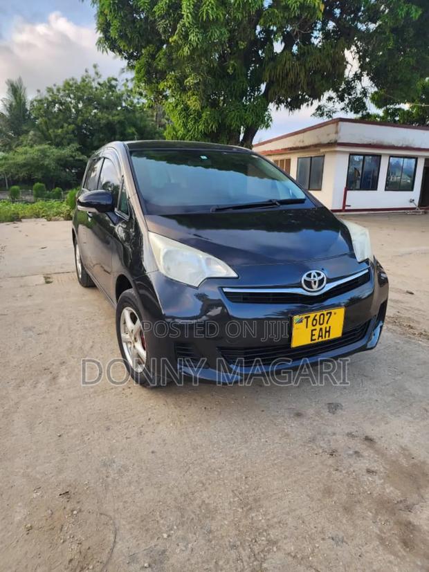 Toyota Ractis 2011 Black