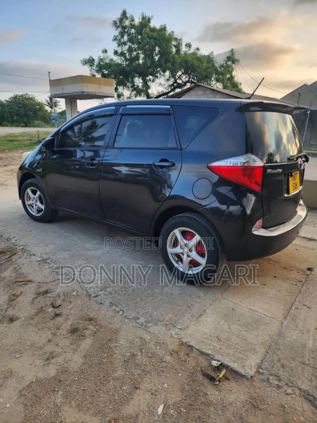 Toyota Ractis 2011 Black