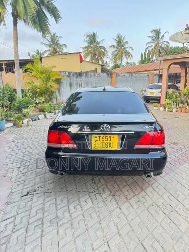 Toyota Crown 2004 Black