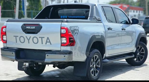 Toyota Hilux Revo Double Cab Deisel 2.4 AWD 2021 White