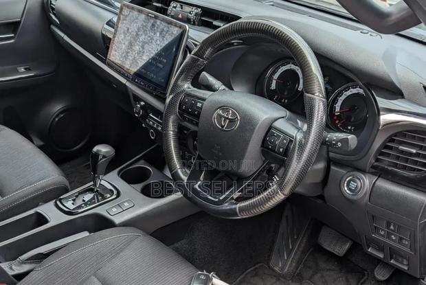 Toyota Hilux Revo Double Cab Deisel 2.4 AWD 2021 White