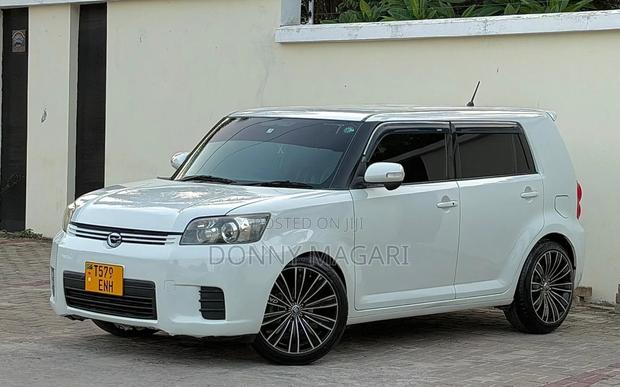 Toyota Corolla Rumion Hatchback 1.5 FWD 2009 White