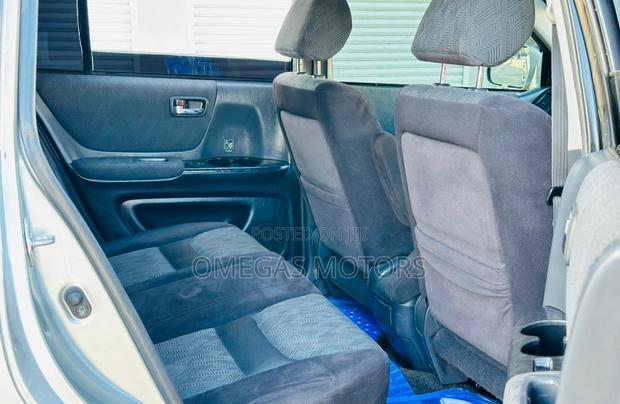 Toyota Kluger 2002 Silver