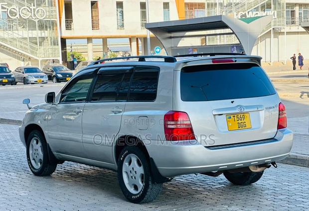 Toyota Kluger 2002 Silver