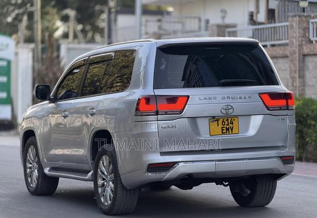Toyota Land Cruiser 2013 Silver