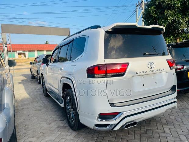 Toyota Land Cruiser 2023 White