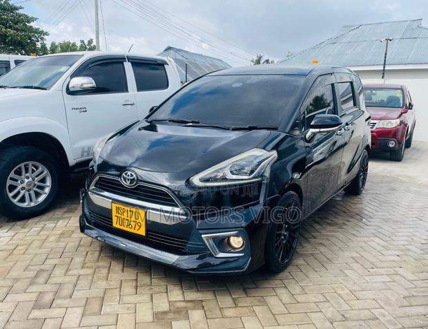 Toyota Sienta 2015 Black