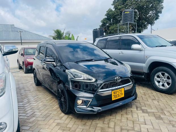 Toyota Sienta 2015 Black