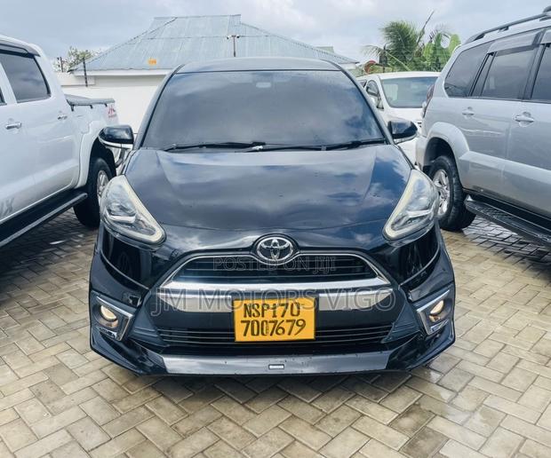 Toyota Sienta 2015 Black