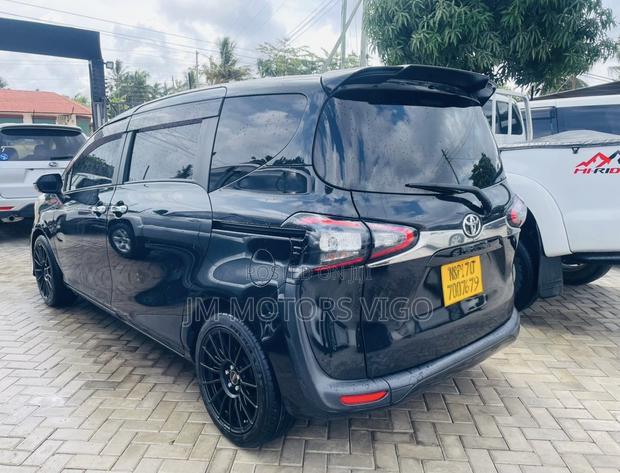 Toyota Sienta 2015 Black