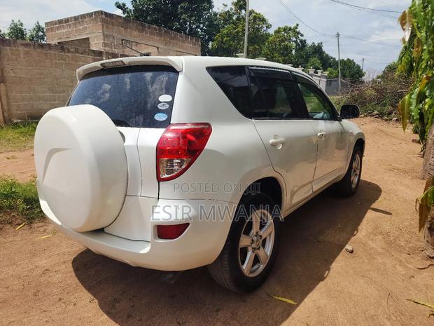 Toyota RAV4 2005 White
