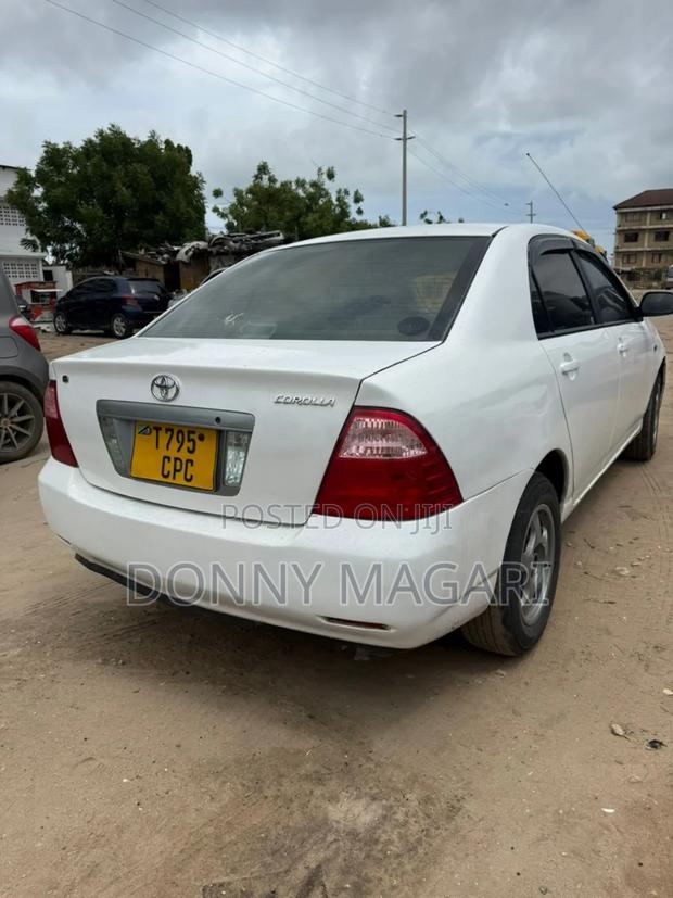 Toyota Corolla 2000 White