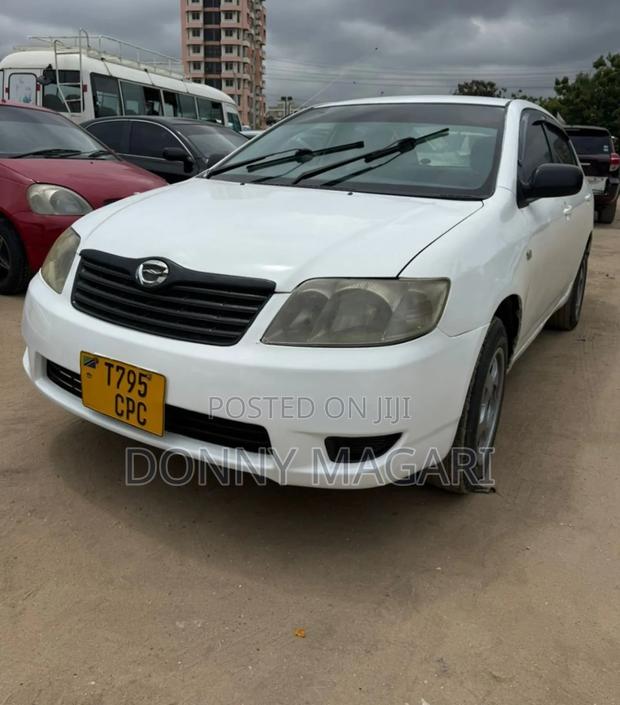 Toyota Corolla 2000 White