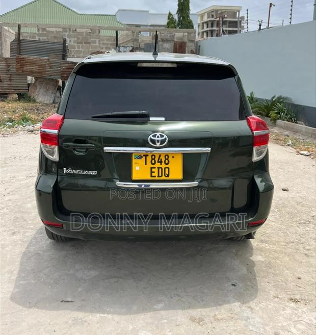 Toyota Vanguard 2010 Green