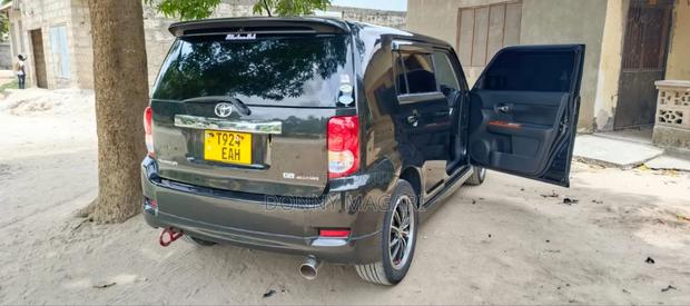 Toyota Corolla Rumion 2010 Black