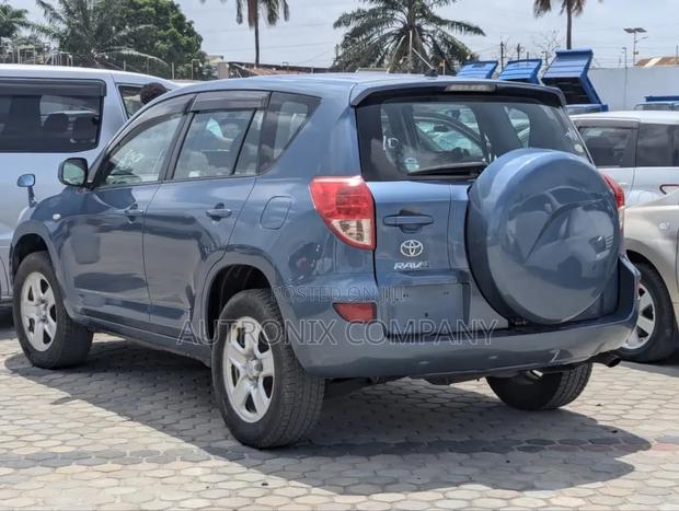 Toyota RAV4 2.0 VVT-i 2008 Blue