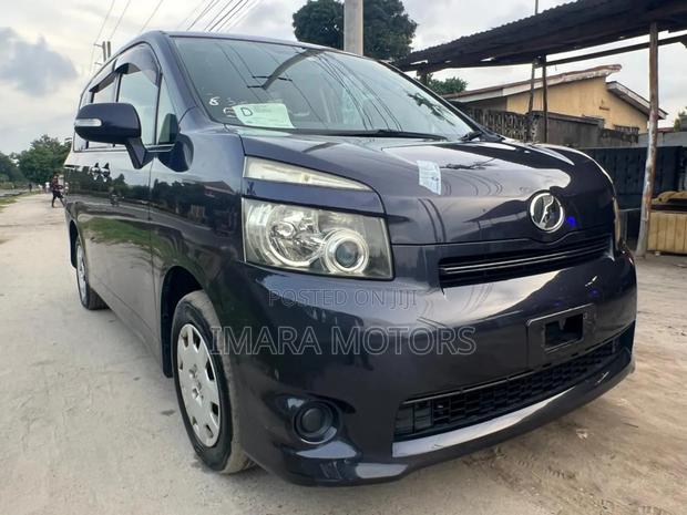 Toyota Voxy 2008 Black