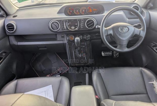 Toyota Corolla Rumion Hatchback 1.8 FWD 2011 Matt Black