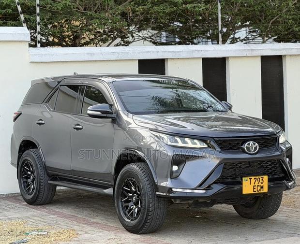 Toyota Fortuner 2023 Gray