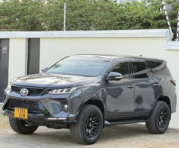 Toyota Fortuner 2023 Gray