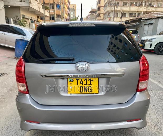 Toyota Wish 2005 Gray