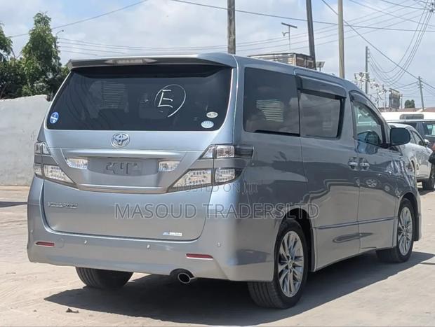 Toyota Vellfire 2008 Silver