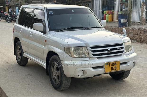 Mitsubishi Pajero 2005 White